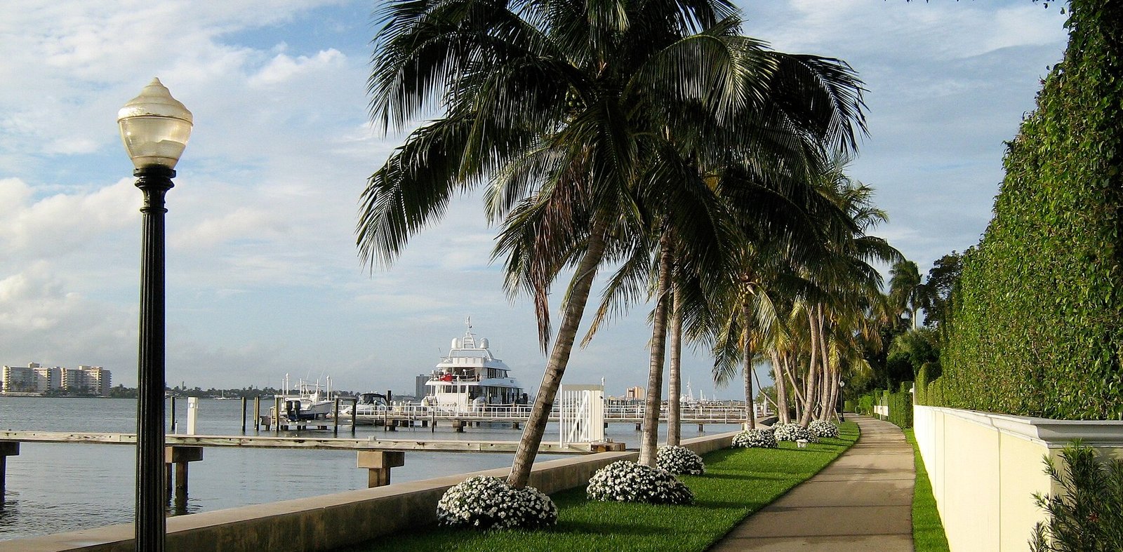 Lake Trail, which runs along the west side of Palm Beach Island